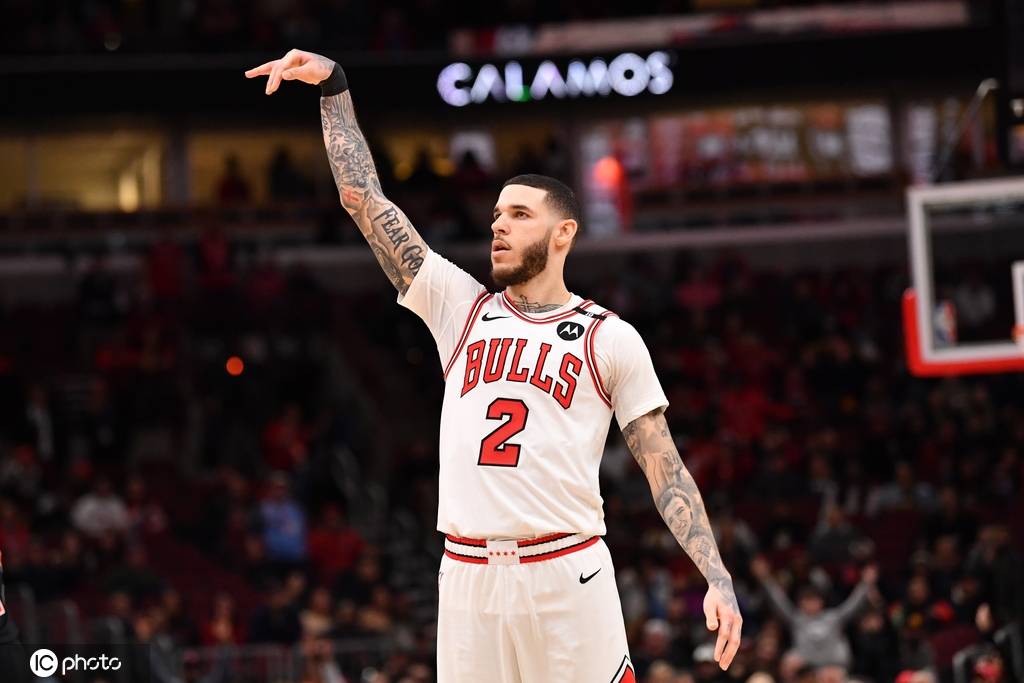 郎佐-鲍尔被快船送至爵士 雷霆接连完成两笔交易